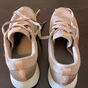 Used running 🏃‍♂️ shoes. Can be cleaned upon request. Size 7.5